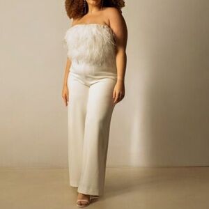 ELOQUII Bridal Ostrich
Feather Trim
Wide Leg Jumpsuit Off White
Size Plus
18 NWT
